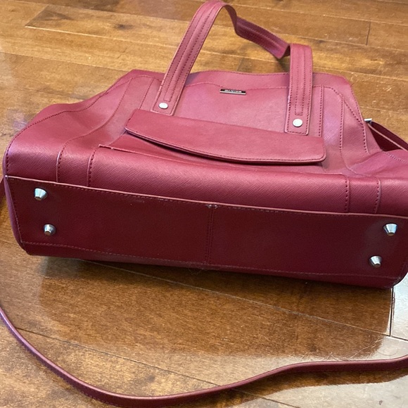 Beautiful red Danier leather purse/business bag - Picture 6 of 6